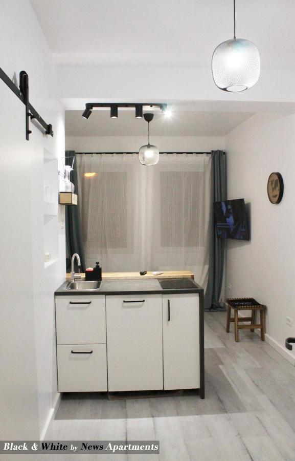 Black & White - News Apartment ブカレスト エクステリア 写真