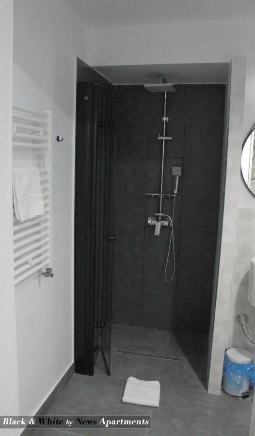 Black & White - News Apartment ブカレスト エクステリア 写真